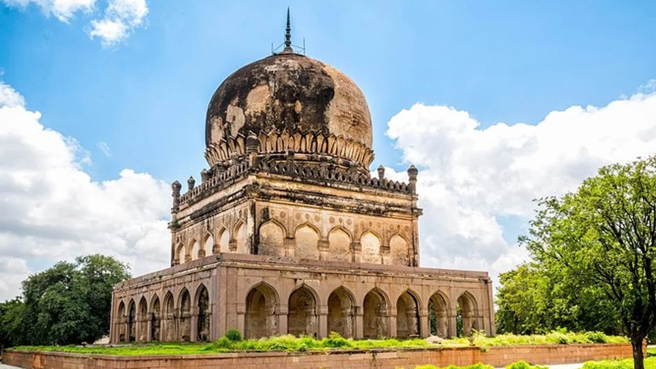 Qutub Shahi Tomb